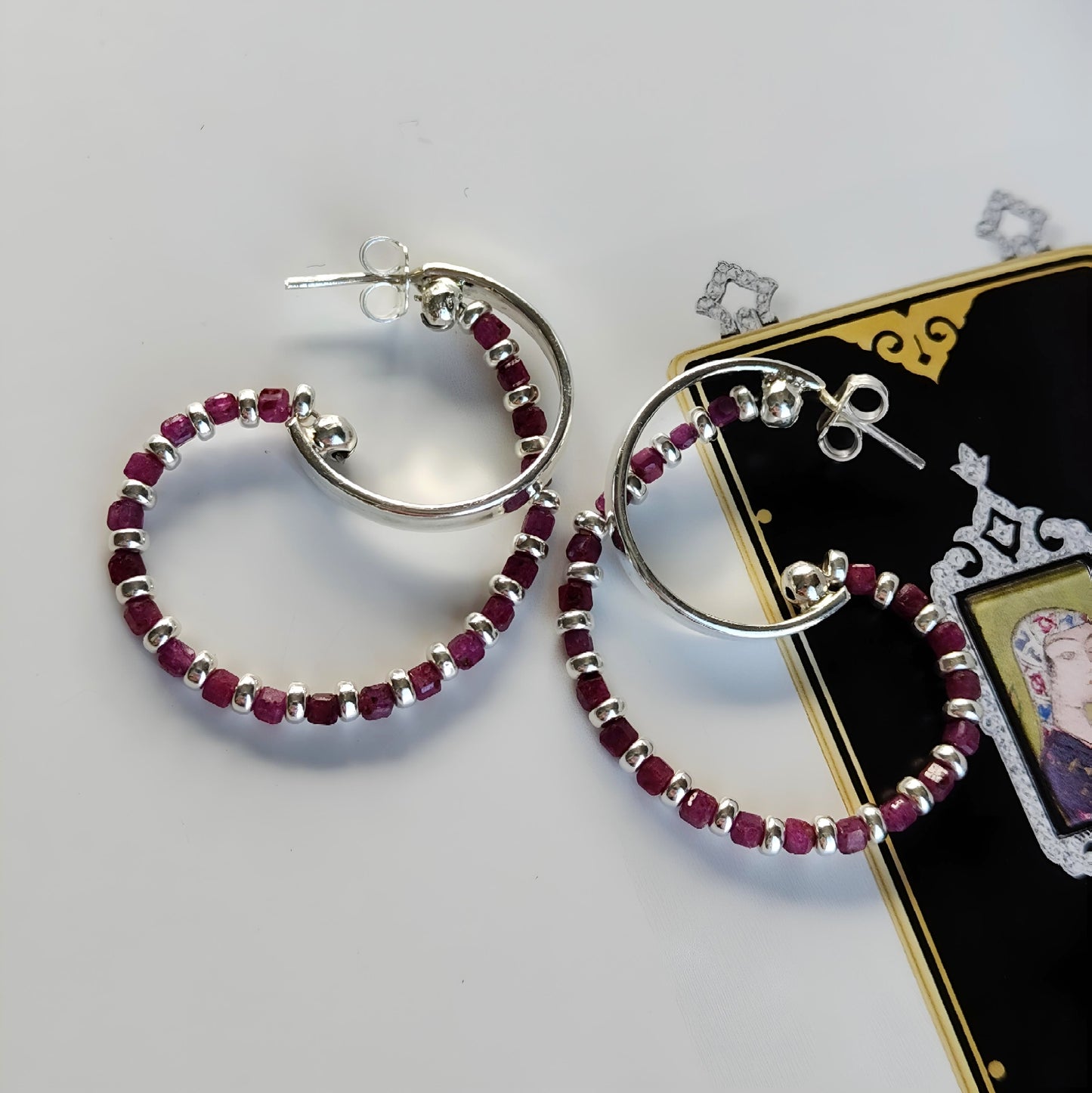 ST05 - Orecchini in argento 925 con rubini sfaccettati