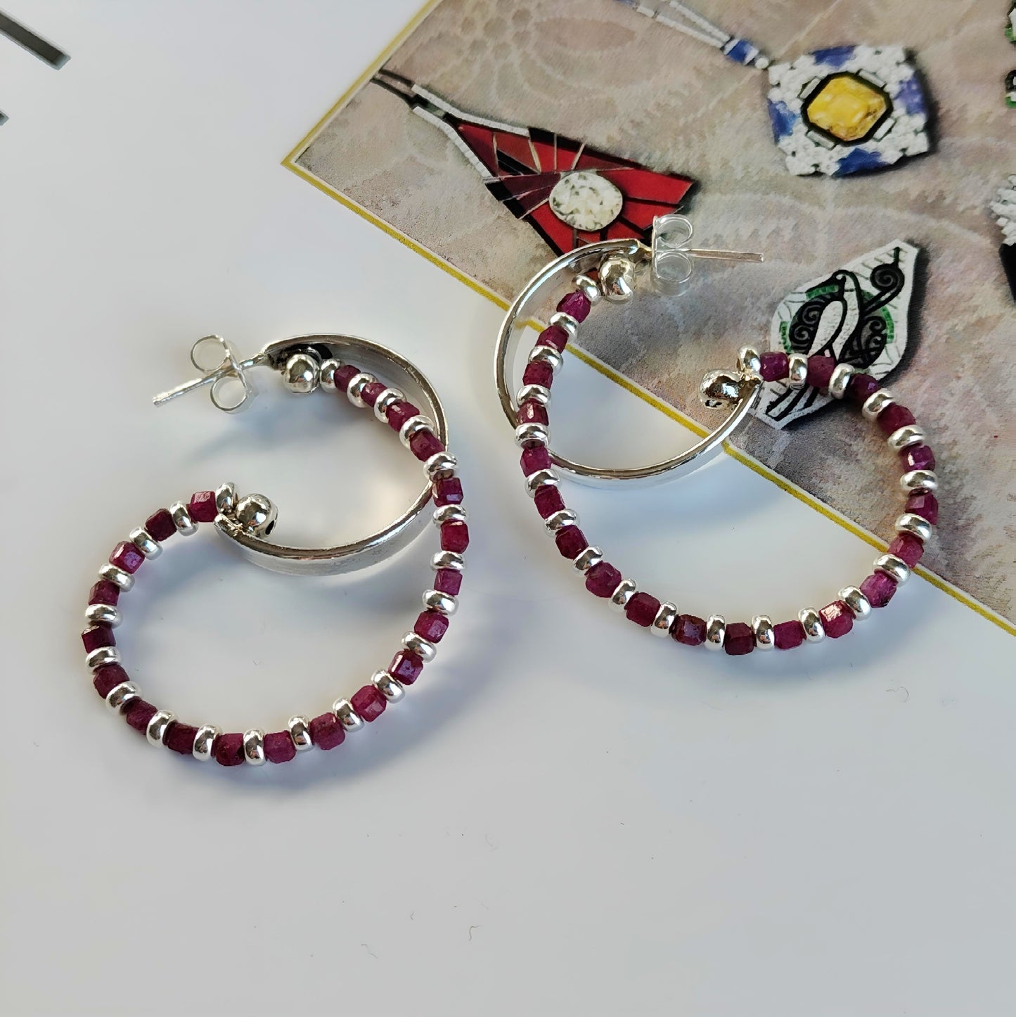 ST05 - Orecchini in argento 925 con rubini sfaccettati