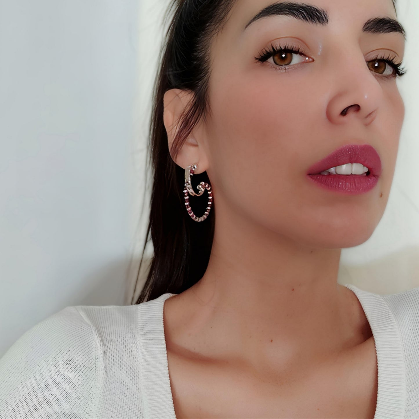 ST05 - Orecchini in argento 925 con rubini sfaccettati