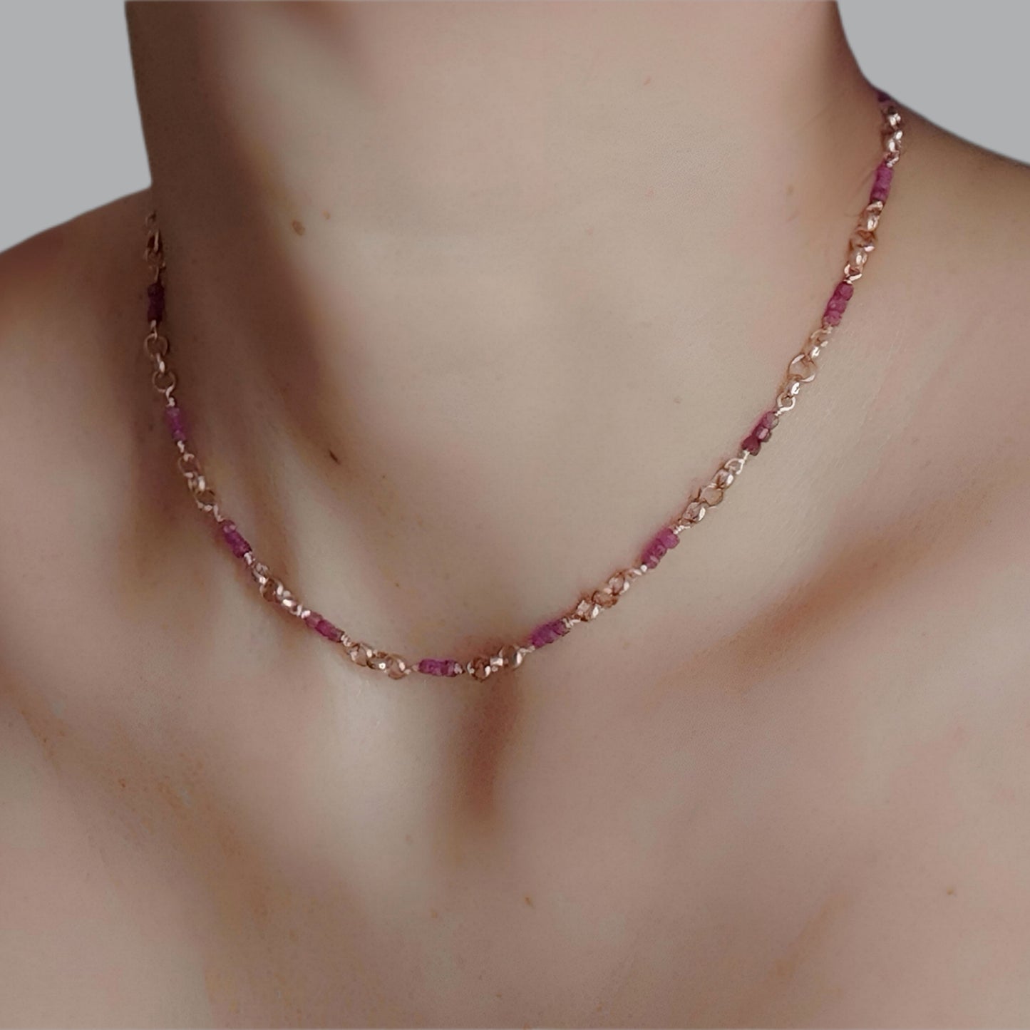 ST011 - Choker in Argento 925 Placcato Oro Rosa con Rubini Cubici Naturali