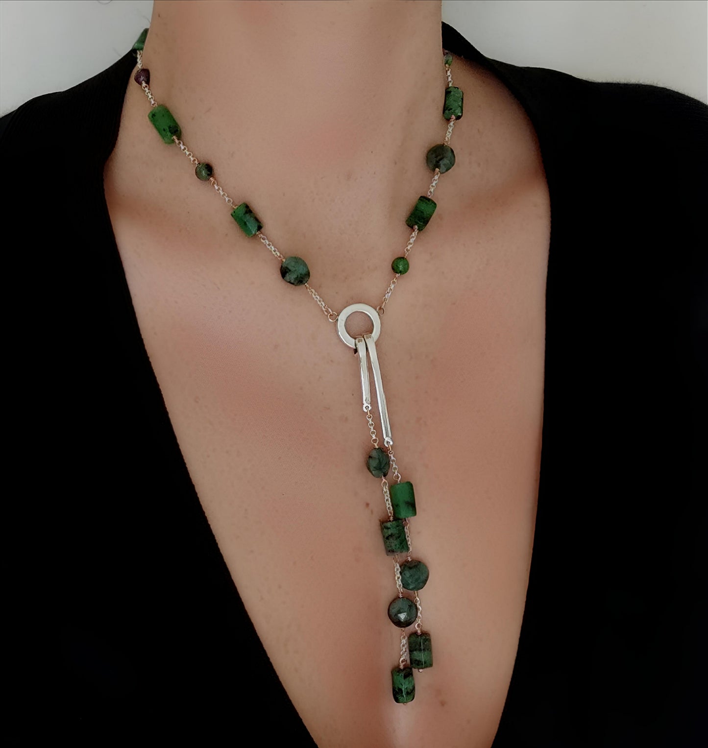 ST017 - Collana a Y in Argento 925 con Rubino Zoisite e Smeraldo