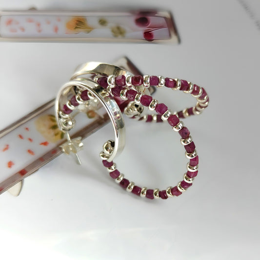 ST05 - Orecchini in argento 925 con rubini sfaccettati