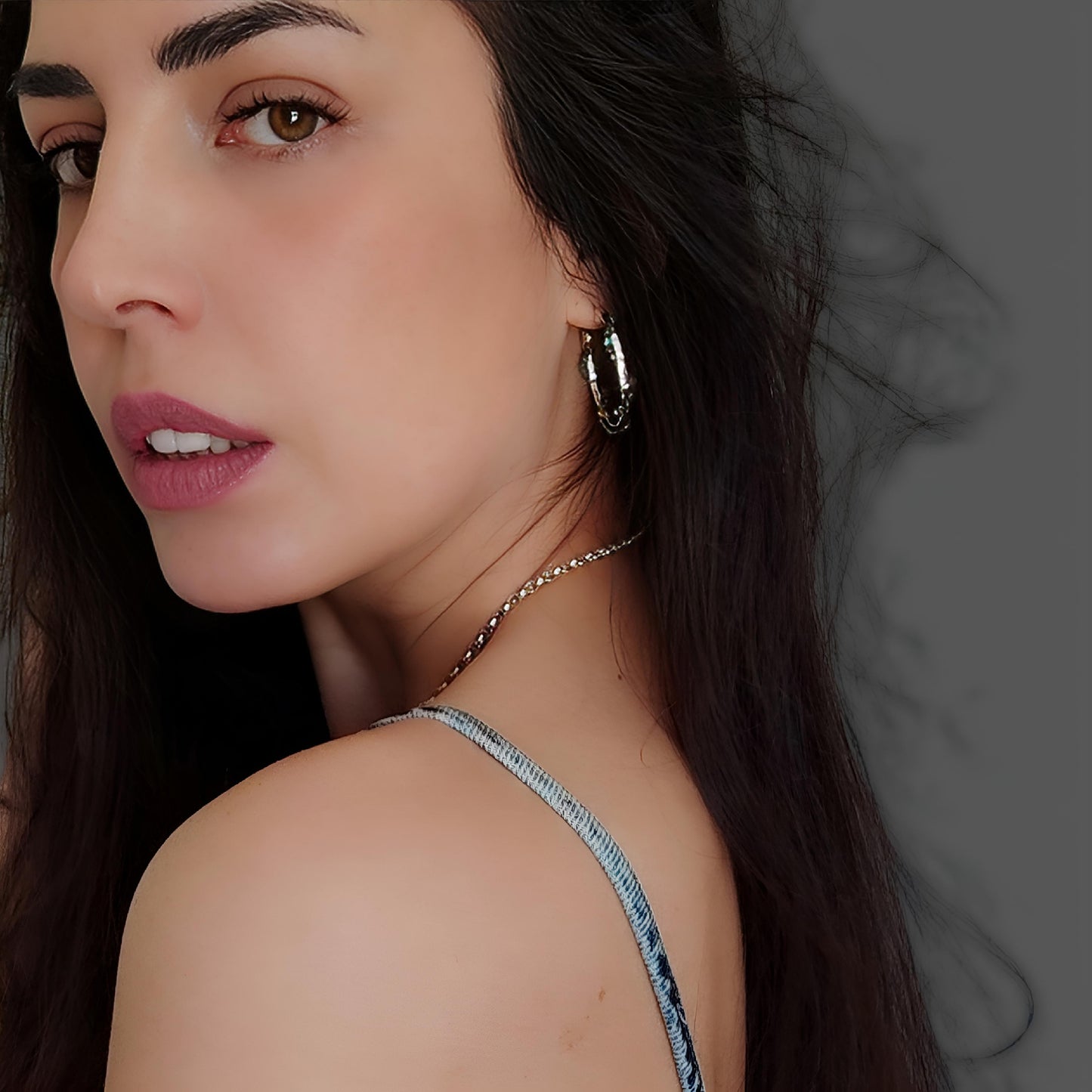 ST9 - Orecchini a cerchio in argento martellato 925 con turchese africano