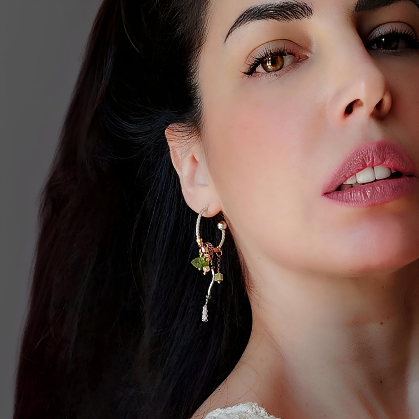 ST13 - Orecchini a cerchio in argento 925 e peridoto