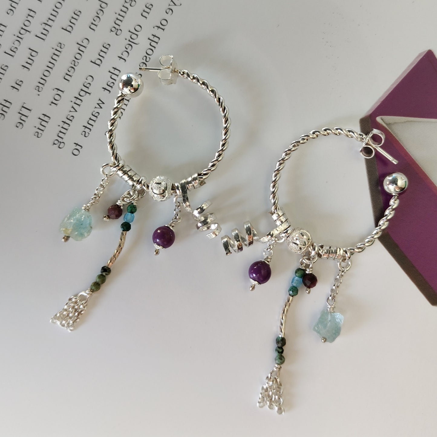 ST024 - Orecchini cerchio intrecciato con acquamarina, lepidolite e turchese africano