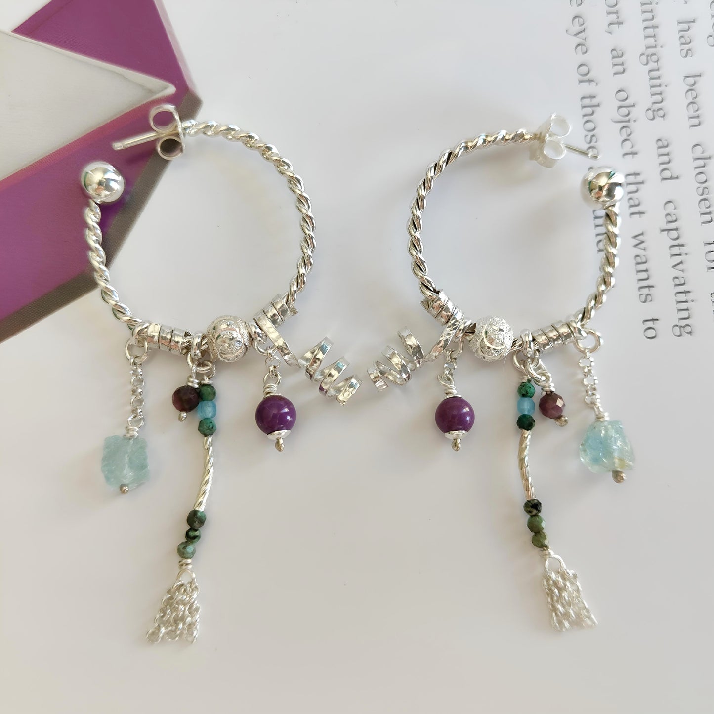 ST024 - Orecchini cerchio intrecciato con acquamarina, lepidolite e turchese africano