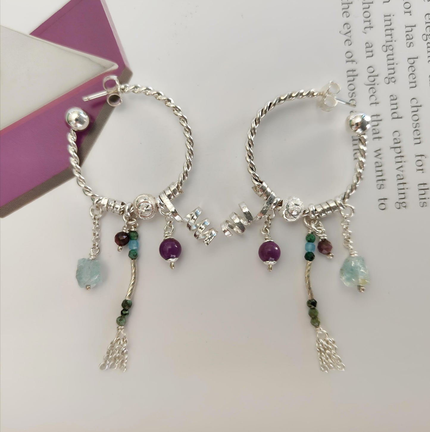 ST024 - Orecchini cerchio intrecciato con acquamarina, lepidolite e turchese africano