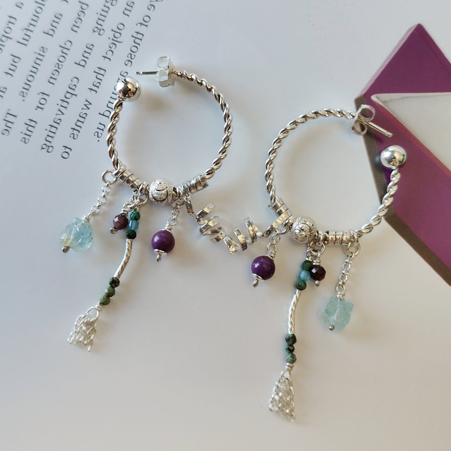 ST024 - Orecchini cerchio intrecciato con acquamarina, lepidolite e turchese africano