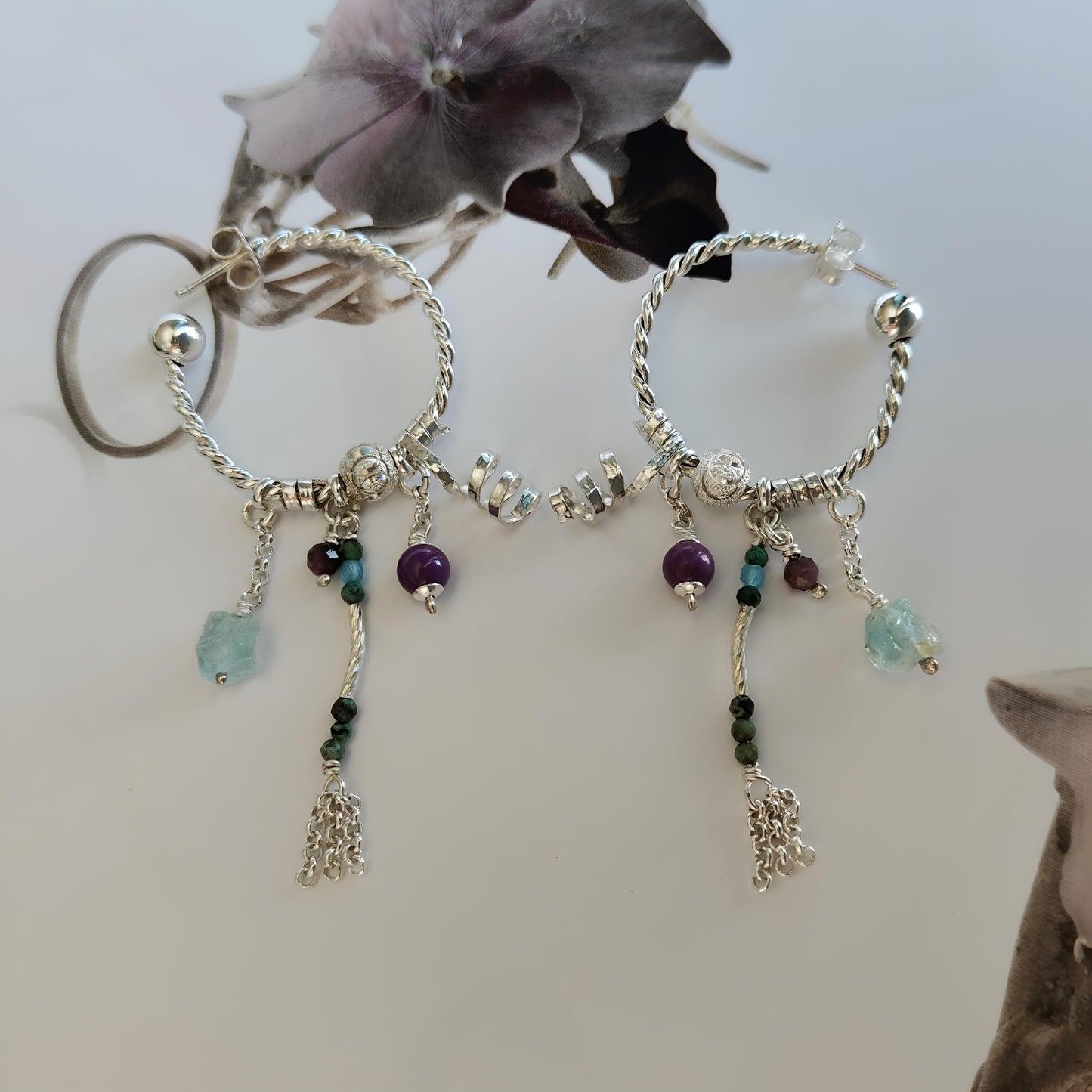 ST024 - Orecchini cerchio intrecciato con acquamarina, lepidolite e turchese africano