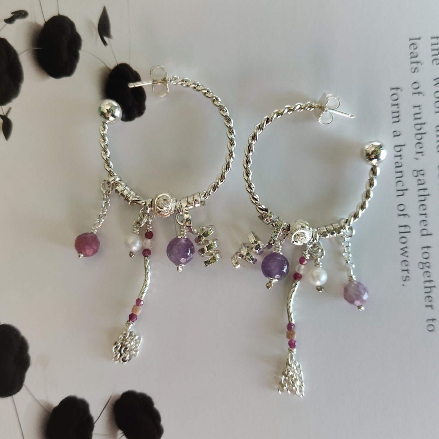 ST025 - Orecchini cerchio intrecciato con ametista, tormalina e perle