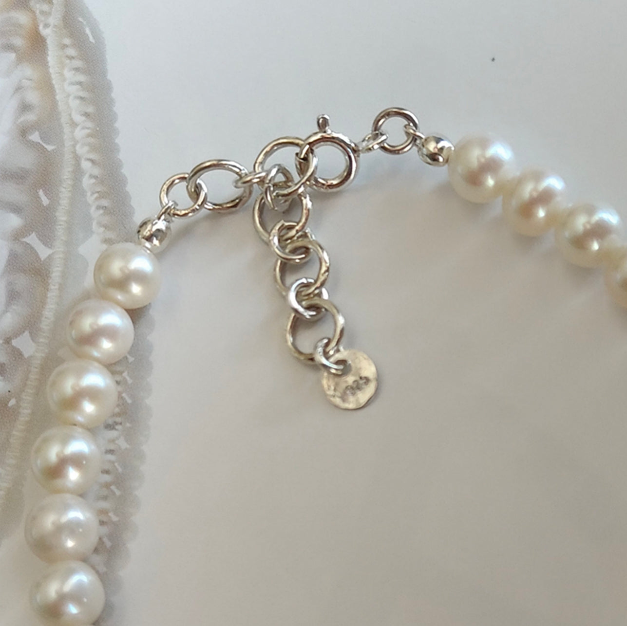ST031 - Bracciale Perle 6-6,5mm con Dischetto – Argento 925