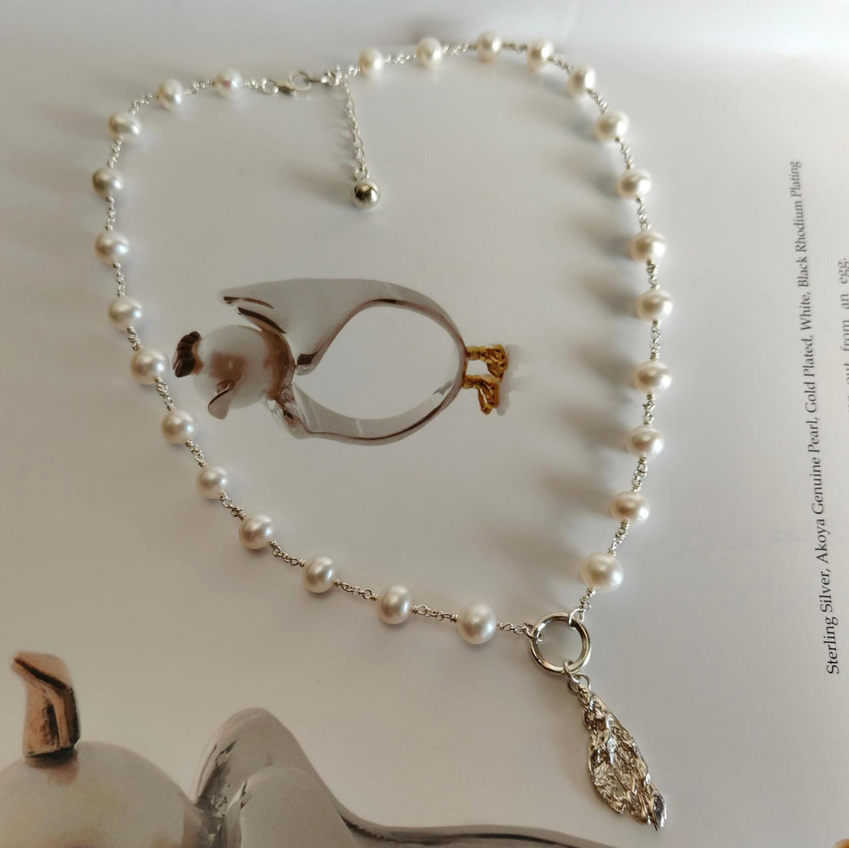 CTS074 - Collana in perle d’acqua dolce e argento 925 con ciondolo scultoreo