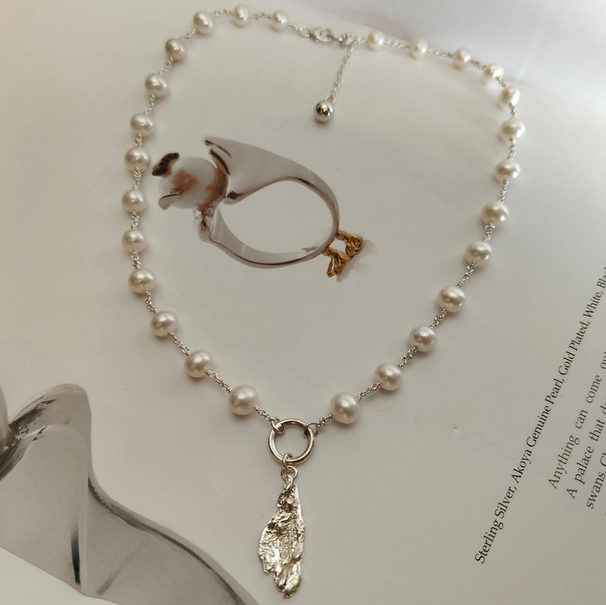 CTS074 - Collana in perle d’acqua dolce e argento 925 con ciondolo scultoreo