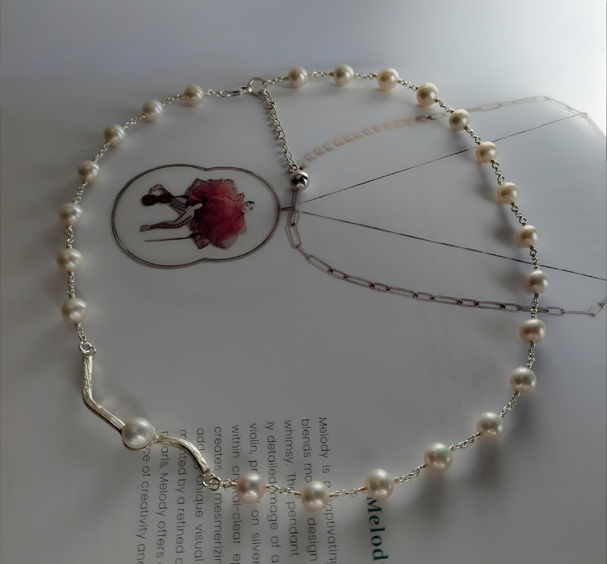 CST072 - Collana in perle d’acqua dolce e argento 925 con barra scultorea e perla centrale