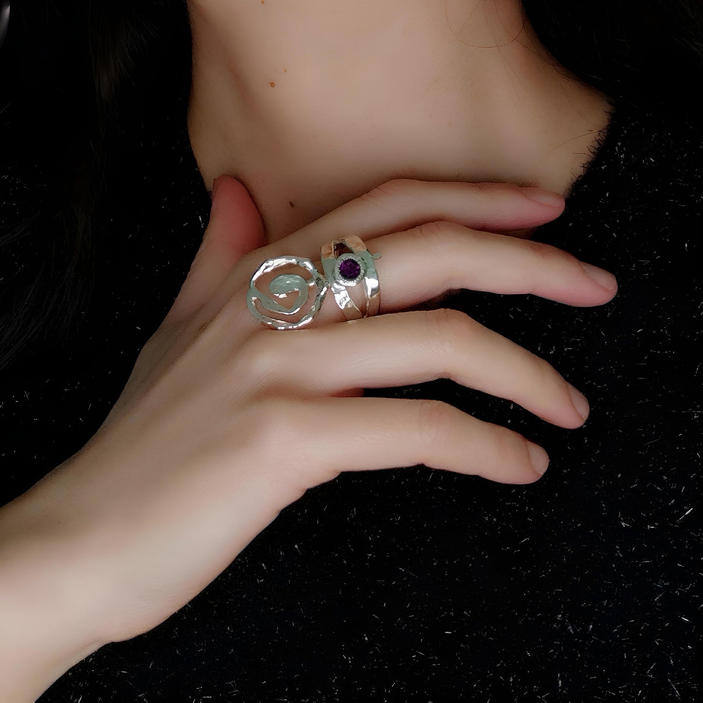 ST015 - Anello Spiraliforme in Argento 925 con Ametista – Lavorazione Artigianale e Design Brutalista